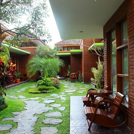 Hotel Rumput Resort & Resto Maguwo Экстерьер фото