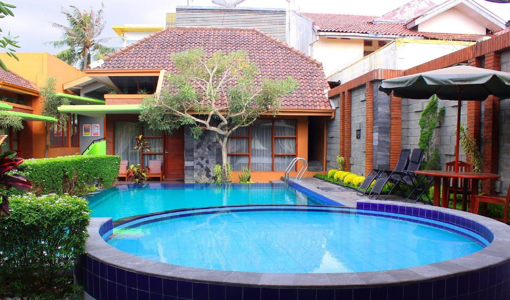 Hotel Rumput Resort & Resto Maguwo Экстерьер фото